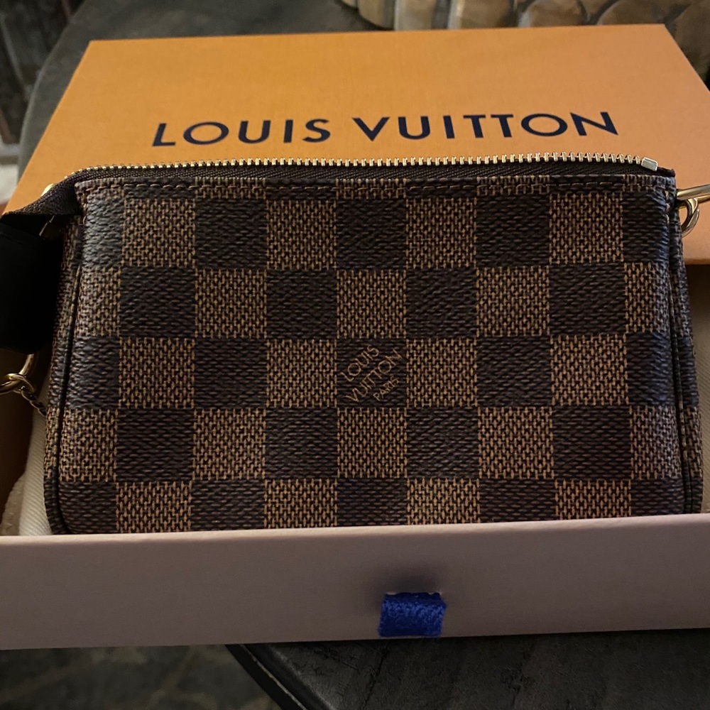 Louis Vuitton mini pochette
